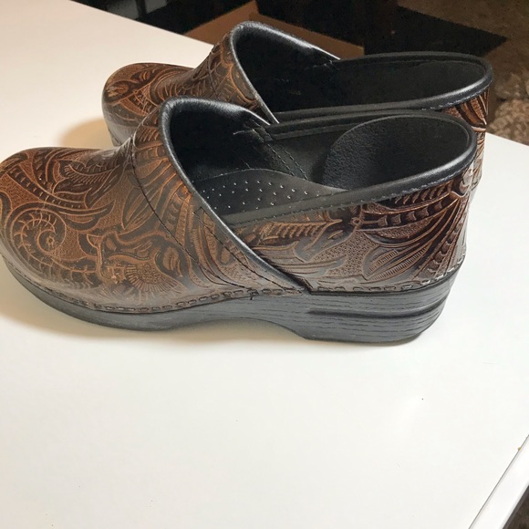 Dansko Womens Professional Brown Tooled Clogs - Picture 5 of 6